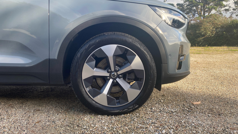 Volvo XC40 2.0 B4P Ultimate Dark 5dr Auto Petrol Estate